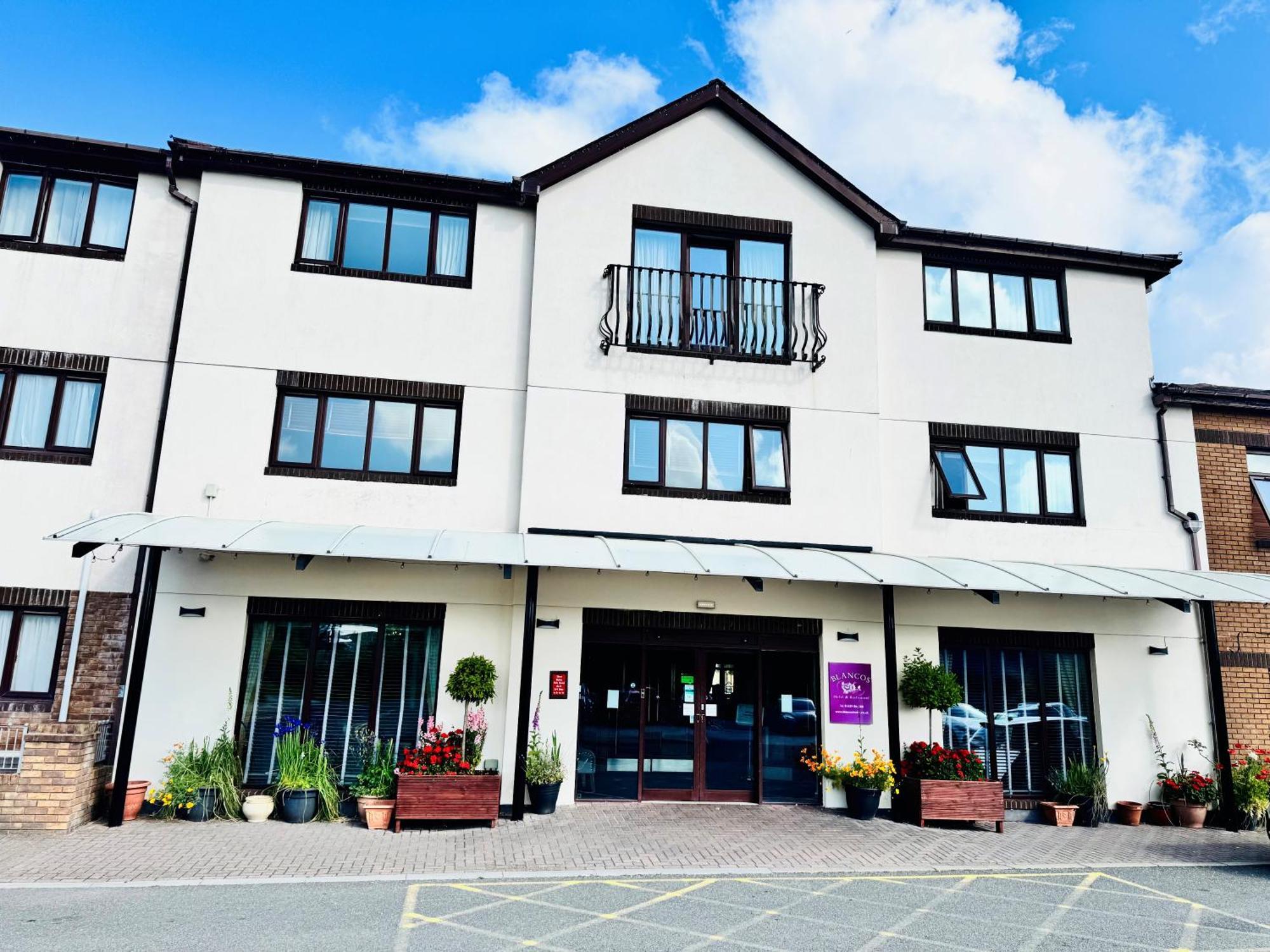 Blanco'S Hotel Port Talbot Ngoại thất bức ảnh